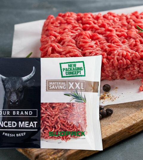 Flow Pack packaging with minced meat inside and in the background 